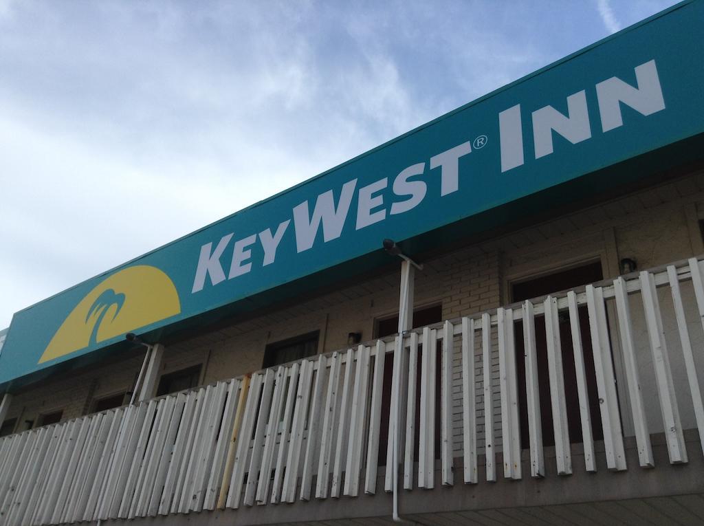 Key West Inn - Hobart Мерріллвілл Екстер'єр фото