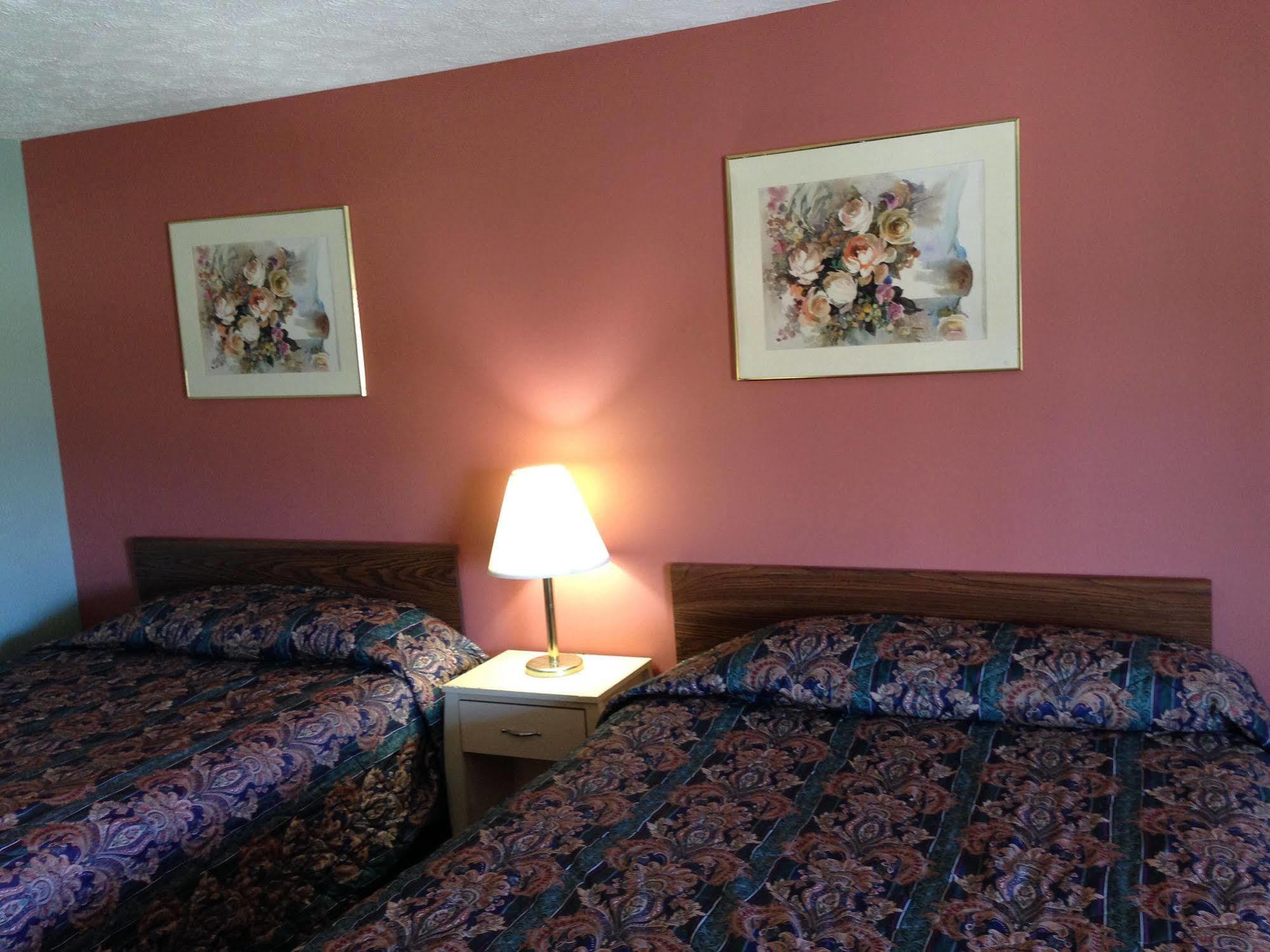Key West Inn - Hobart Мерріллвілл Екстер'єр фото