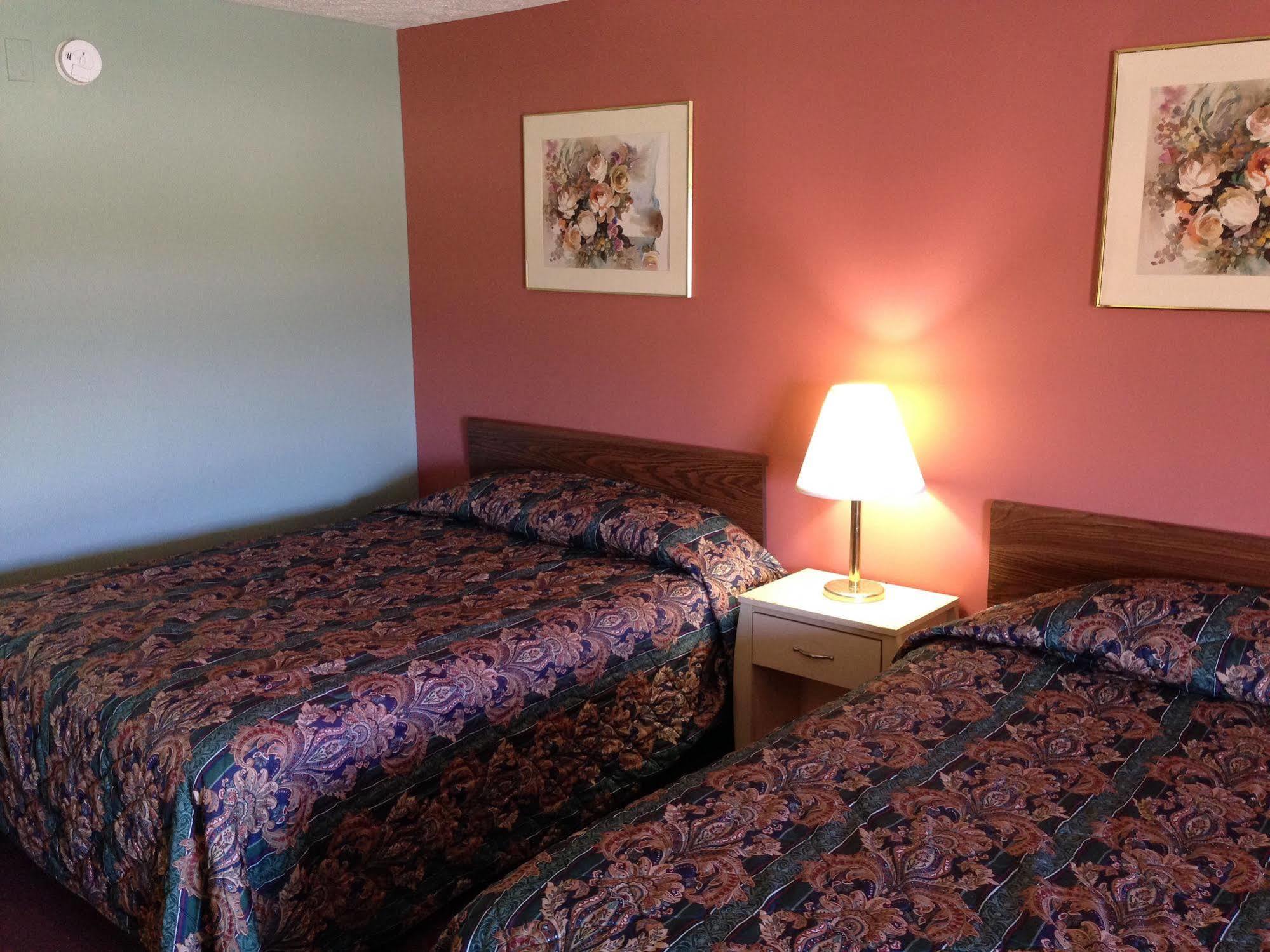 Key West Inn - Hobart Мерріллвілл Екстер'єр фото