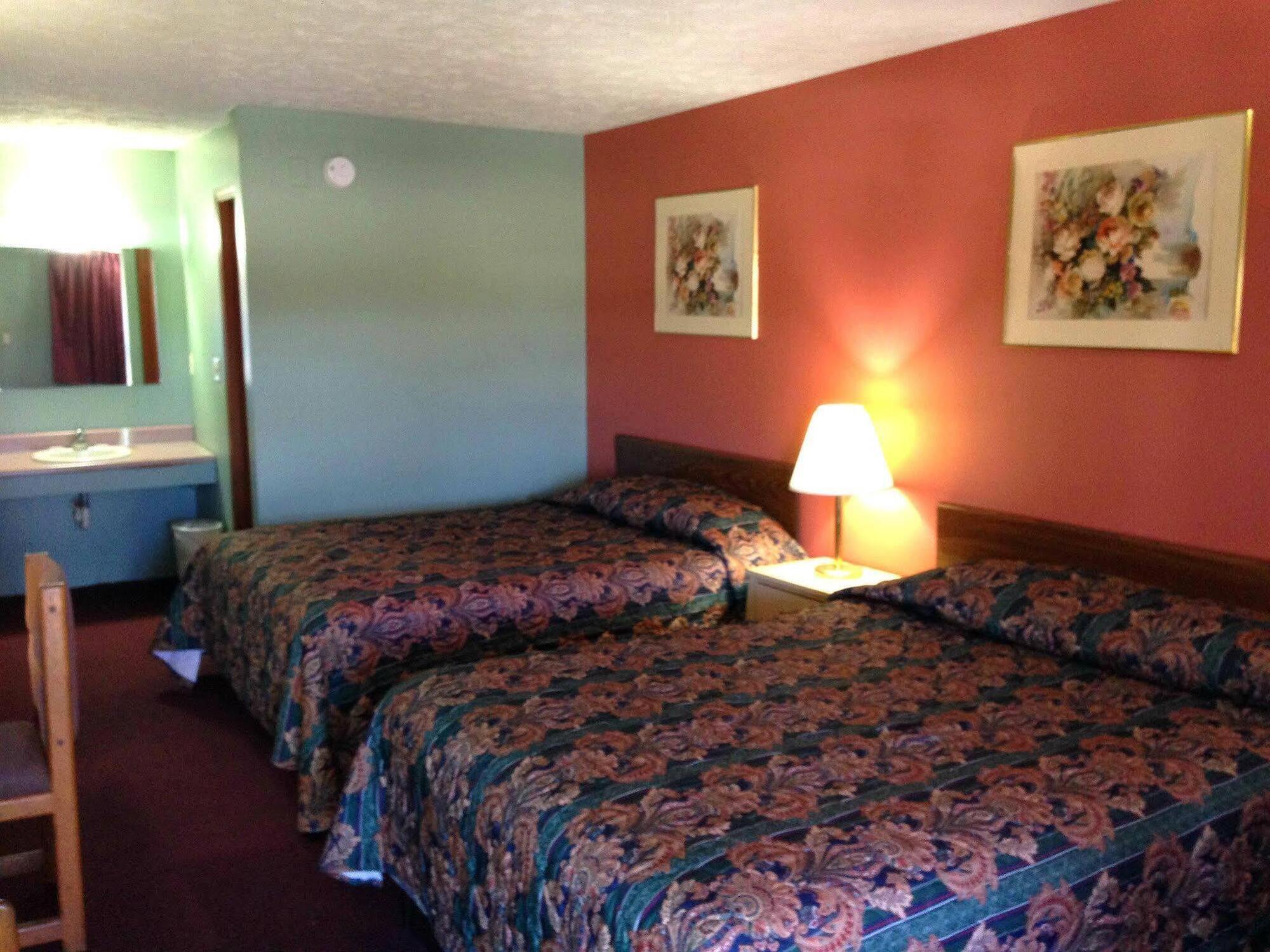 Key West Inn - Hobart Мерріллвілл Екстер'єр фото