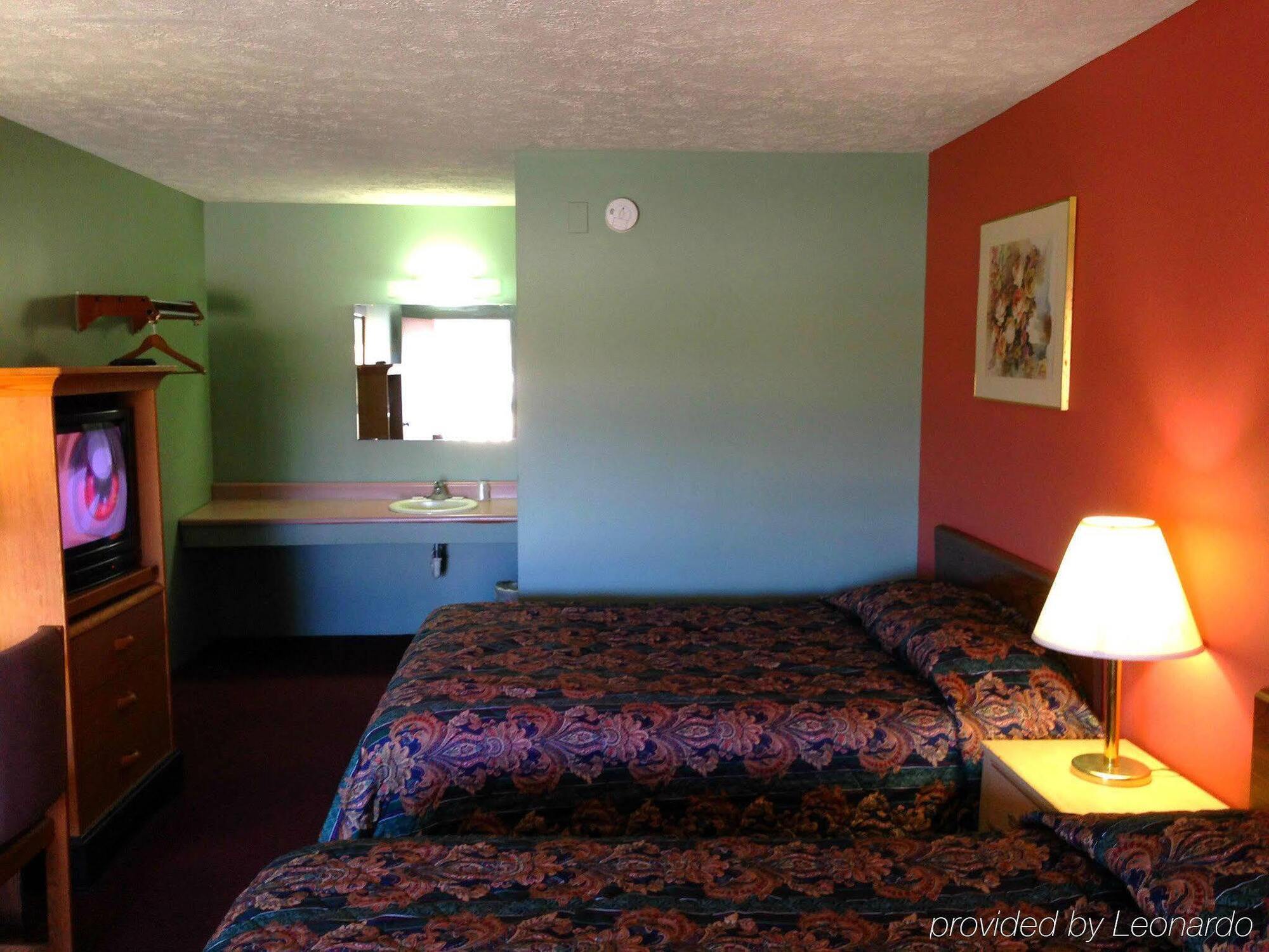 Key West Inn - Hobart Мерріллвілл Екстер'єр фото