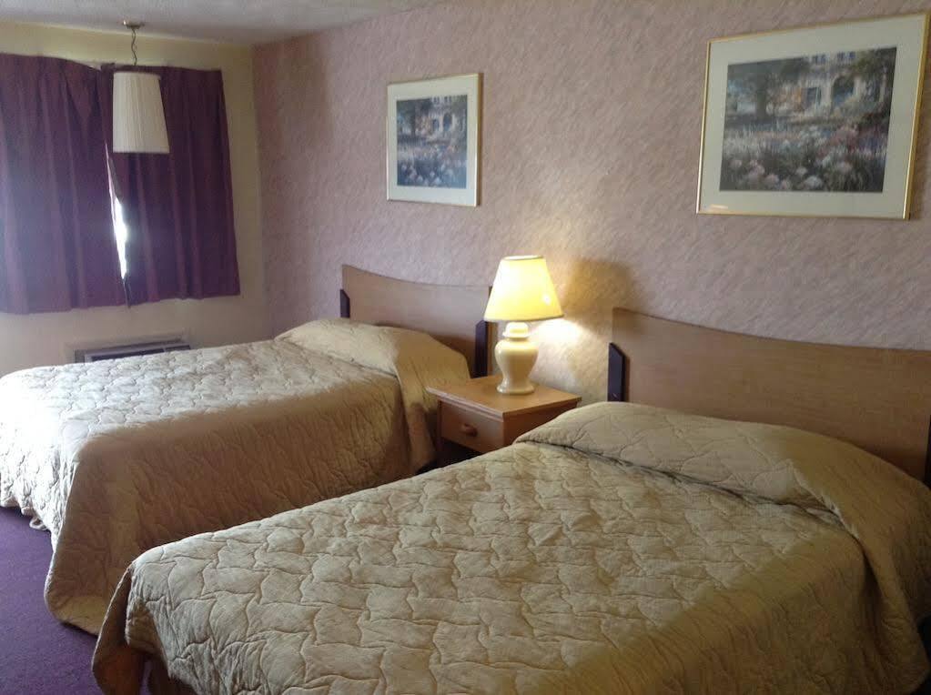 Key West Inn - Hobart Мерріллвілл Екстер'єр фото